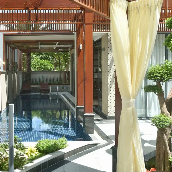 Bán Biệt thự Nam Thông Phú Mỹ Hưng có lối kiến trúc tuyệt đẹp có cả hồ bơi và khuôn viên sân vườn rộng