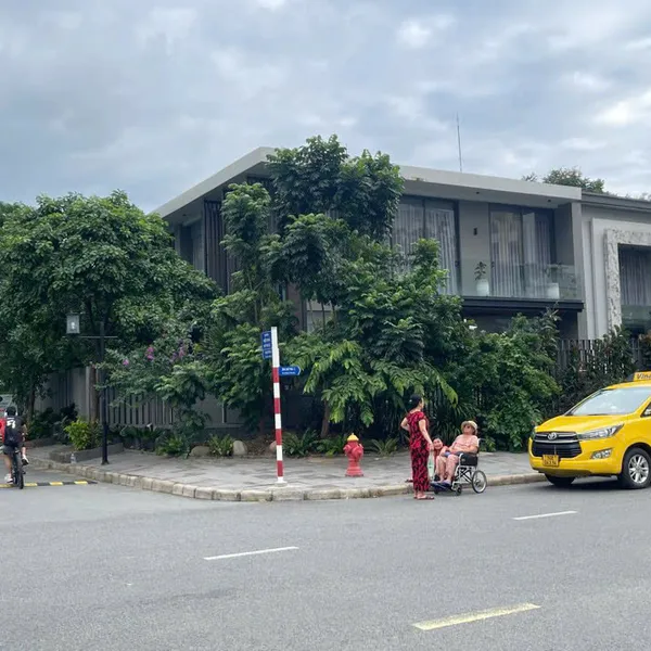 Cho Thuê Biệt Thự 3 Mặt Tiền tại khu Biệt Thự Mỹ Phú 2, Phú Mỹ Hưng, Quận 7