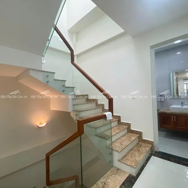 Cho thuê nhà 55 đường 3 Tháng 2, phường 11, Quận 10