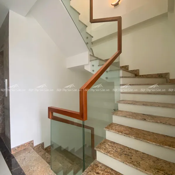 Cho thuê nhà 55 đường 3 Tháng 2, phường 11, Quận 10