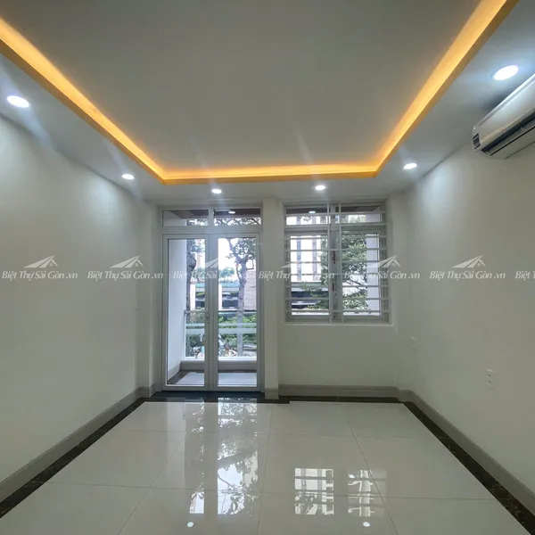 Cho thuê nhà 55 đường 3 Tháng 2, phường 11, Quận 10