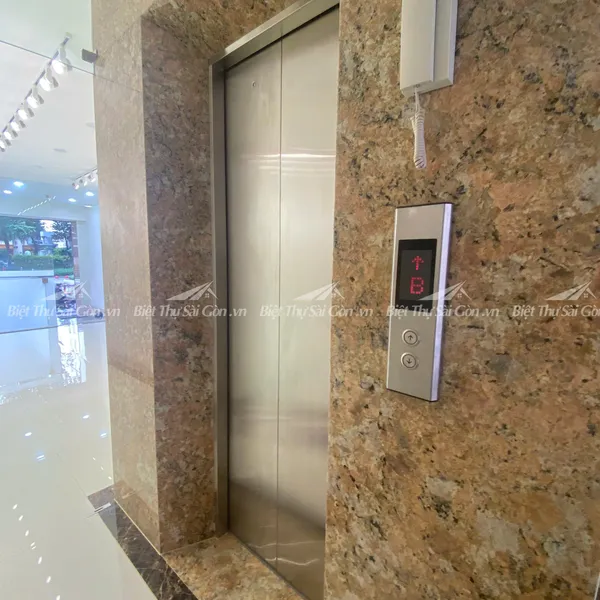 Cho thuê nhà 55 đường 3 Tháng 2, phường 11, Quận 10