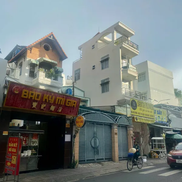 Bán nhà 212 Nguyễn Văn Đậu, P.11, Q. Bình Thạnh
