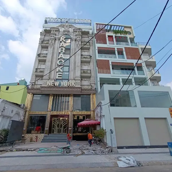 TÒA NHÀ KARAOKE 452 DƯƠNG QUẢNG HÀM, QUẬN GÒ VẤP (NAY P. AN NHƠN, TP.HCM)