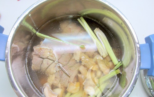 Cách nấu bún bò Huế ngon nhất