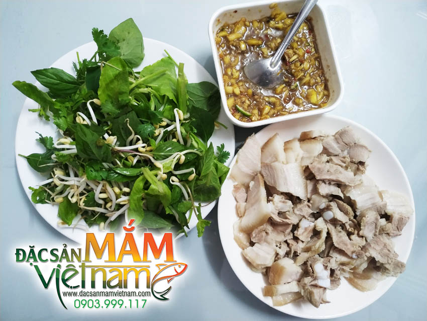 Thịt luộc chấm mắm nêm