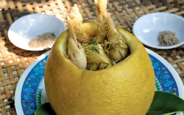 Hướng dẫn món gà hấp trái bưởi ngon tuyệt