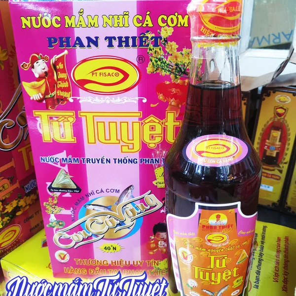 Nước mắm tứ tuyệt - Hiệu con cá vàng loại xách 490ml
