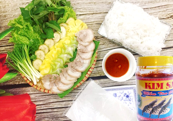 Mắm tôm chà cuốn bánh tráng