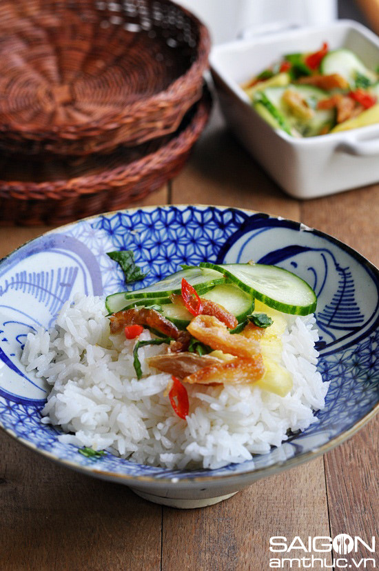 Gỏi khô cá tra ăn với cơm