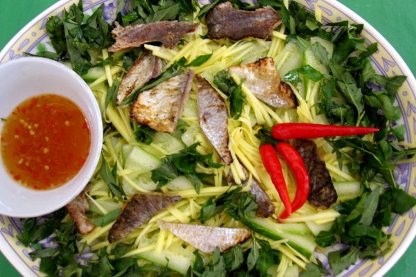 Món khô sặc trộn gỏi sầu đâu