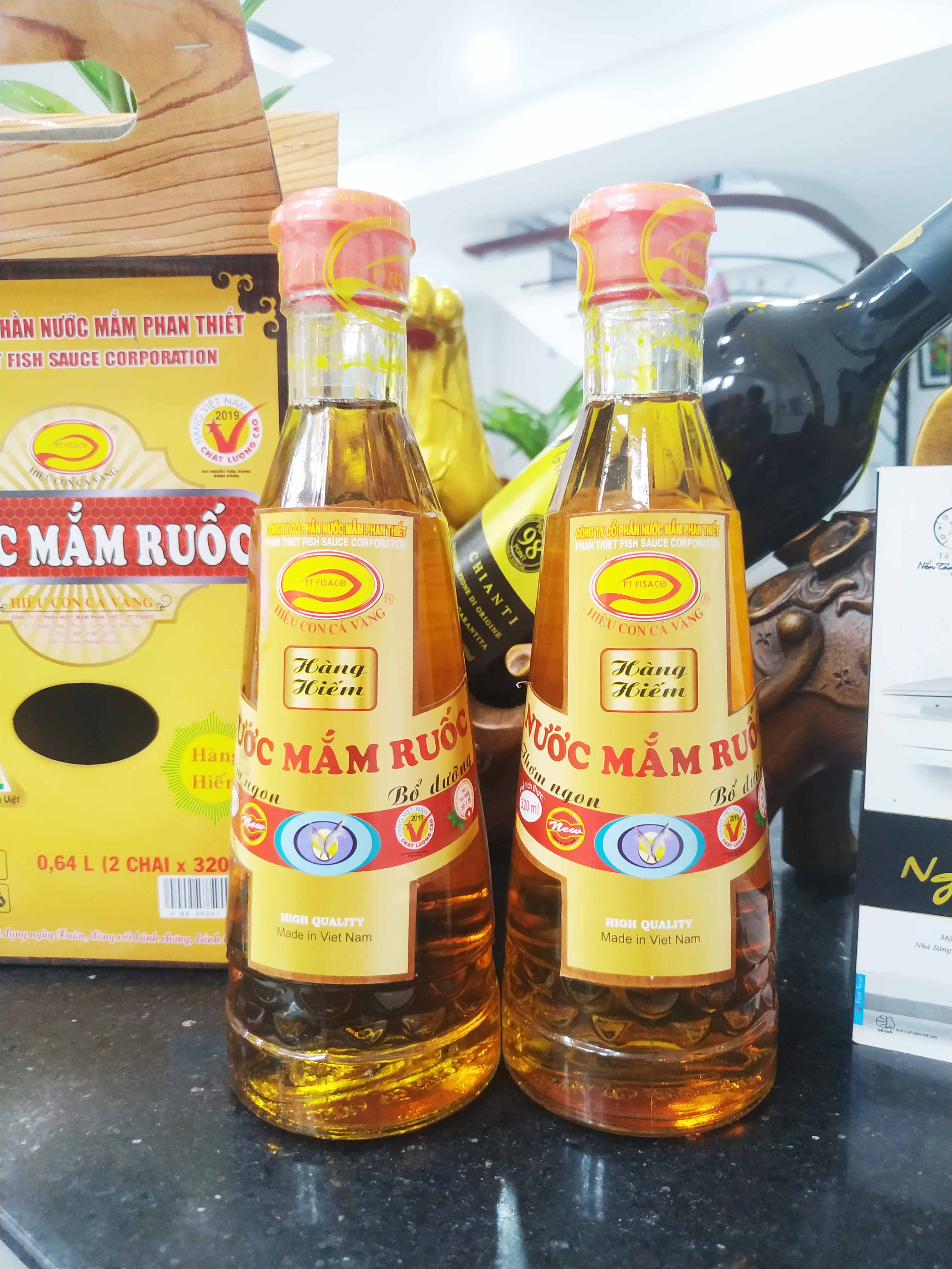 Nước mắm ruốc con cá vàng - Xách 2 chai