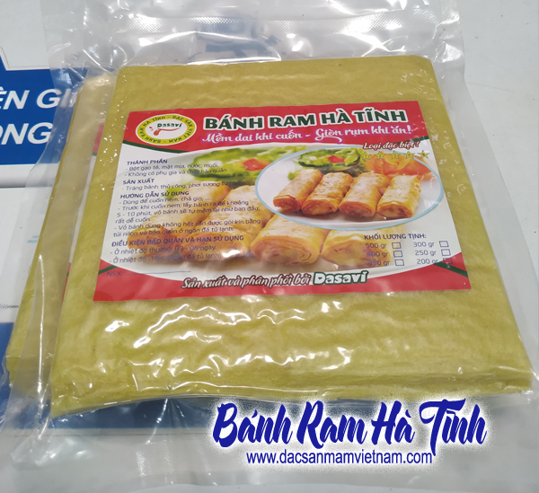 Bánh ram Hà Tĩnh cuốn chả giò