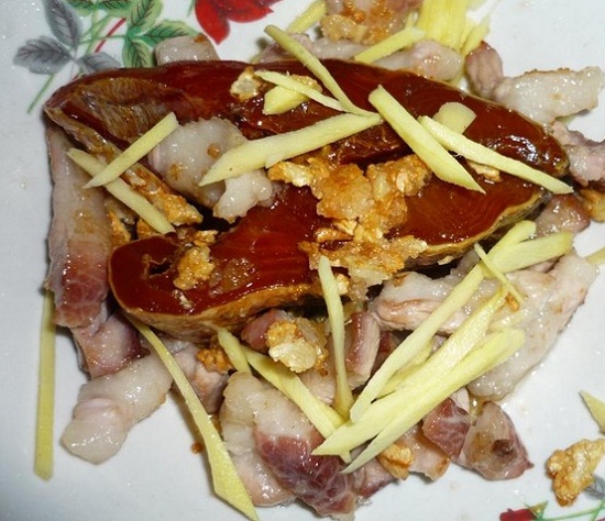 Mắm lóc chưng tóp mỡ