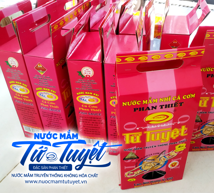 Nước mắm tứ tuyệt xách 2 chai