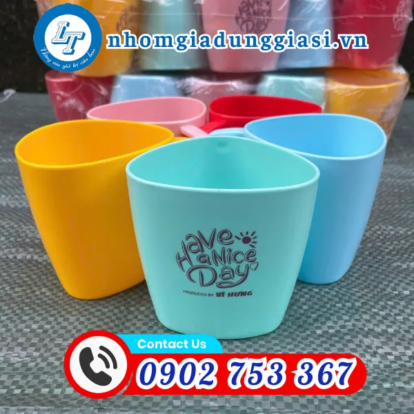 LY NHỰA NHỎ TAM GIÁC CÓ QUAI 