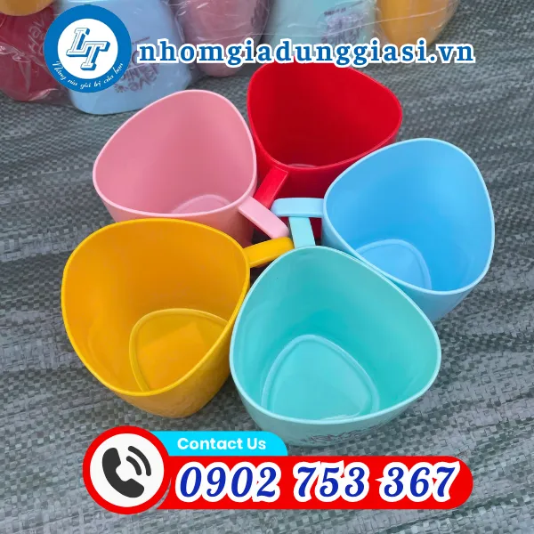 LY NHỰA NHỎ TAM GIÁC CÓ QUAI 