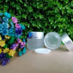 HŨ KEM DƯỠNG THỦY TINH 10G (NẮP BẠC)