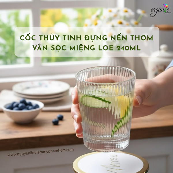 CỐC THỦY TINH ĐỰNG NẾN THƠM VÂN SỌC MIỆNG LOE 240ML