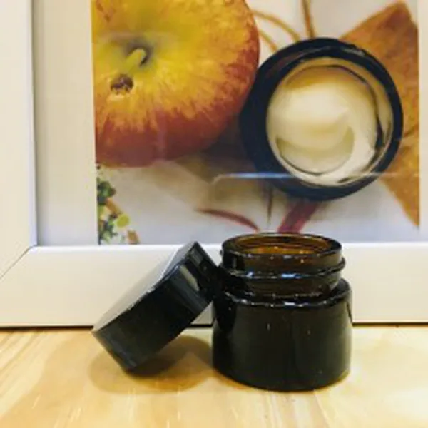 HŨ KEM DƯỠNG THỦY TINH 10G (NÂU)