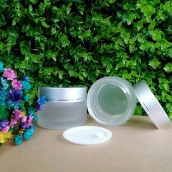 HŨ KEM DƯỠNG THỦY TINH 30G (NẮP BẠC)