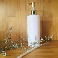 CHAI VÒI NHẤN VÀNG CÓ CHỐT 300 ML (HỘT XOÀN)