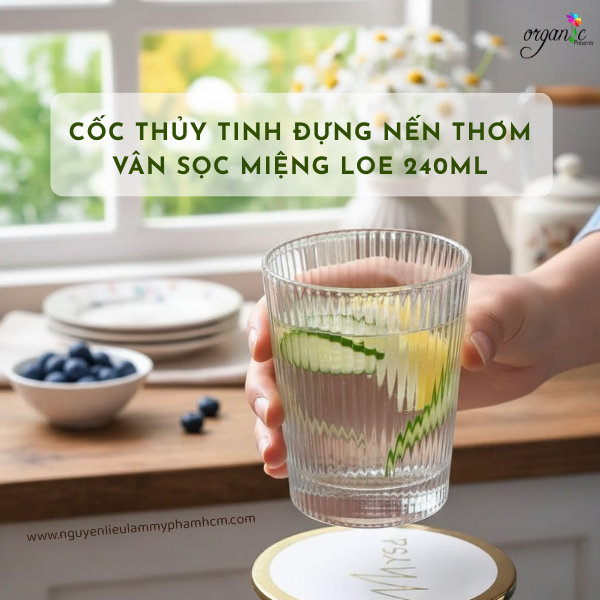 CỐC THỦY TINH ĐỰNG NẾN THƠM VÂN SỌC MIỆNG LOE 240ML