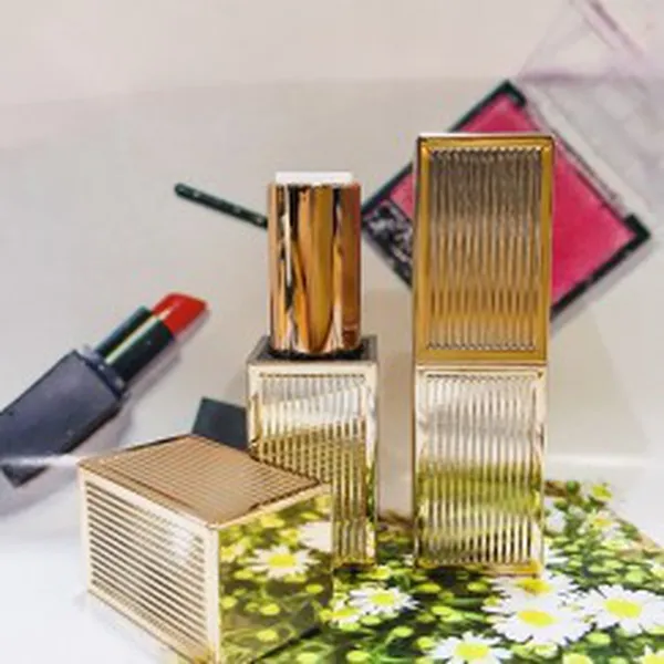 VỎ SON HANDMADE (NAM CHÂM TF)