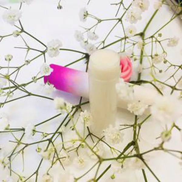 GIA CÔNG SON DƯỠNG MÔI DẦU DỪA (KHÔNG DÙNG KHUÔN)