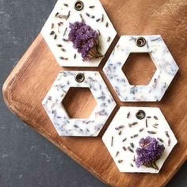 KHUÔN SÁP THƠM (HÌNH LỤC GIÁC CÓ LÕI - ST16)