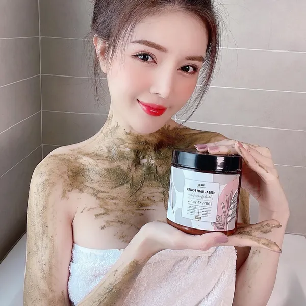 Bột Tắm Trắng Thảo Mộc HERBAL BATH POWDER Hủ 300gr