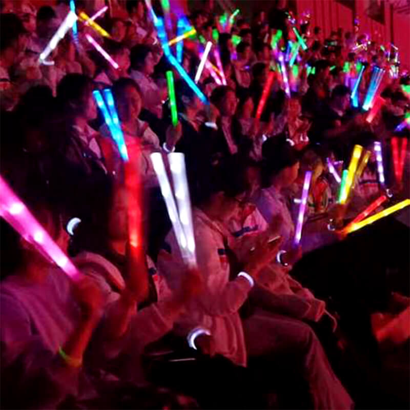 Cây cổ vũ phát sáng led đỏ 46cm Cây cổ vũ phát sáng led đỏ 46cm