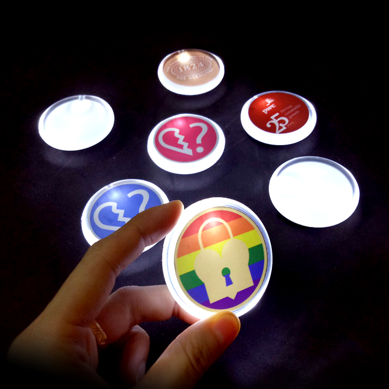 đặt làm huy hiệu cài áo phát sáng led đặt làm huy hiệu cài áo phát sáng led