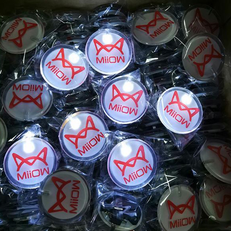 đặt làm huy hiệu cài áo phát sáng led đặt làm huy hiệu cài áo phát sáng led