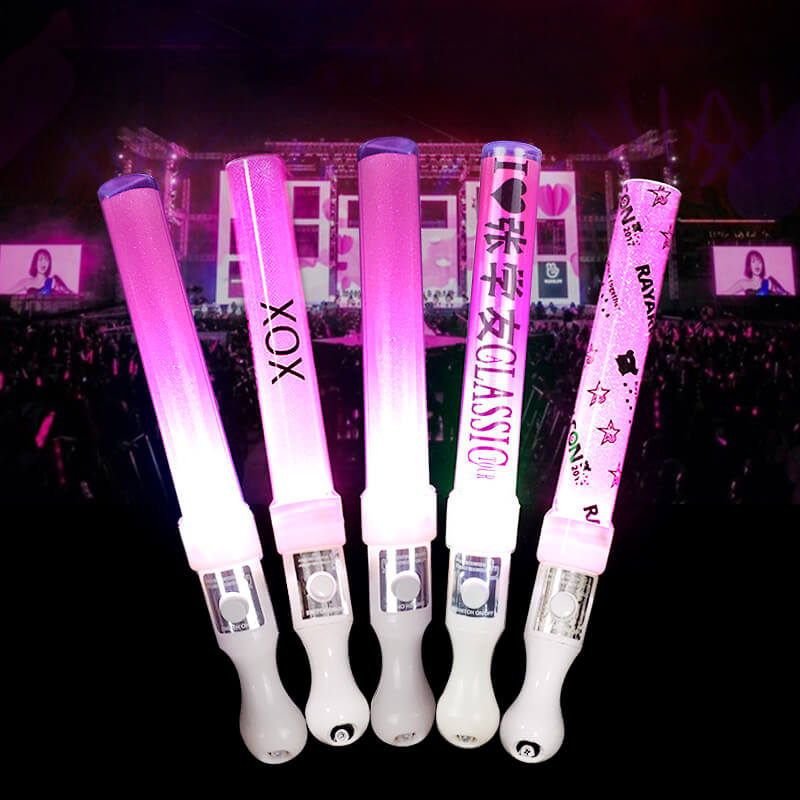 Gậy led cổ vũ kim tuyến hồng 25cm Gậy led cổ vũ kim tuyến hồng 25cm