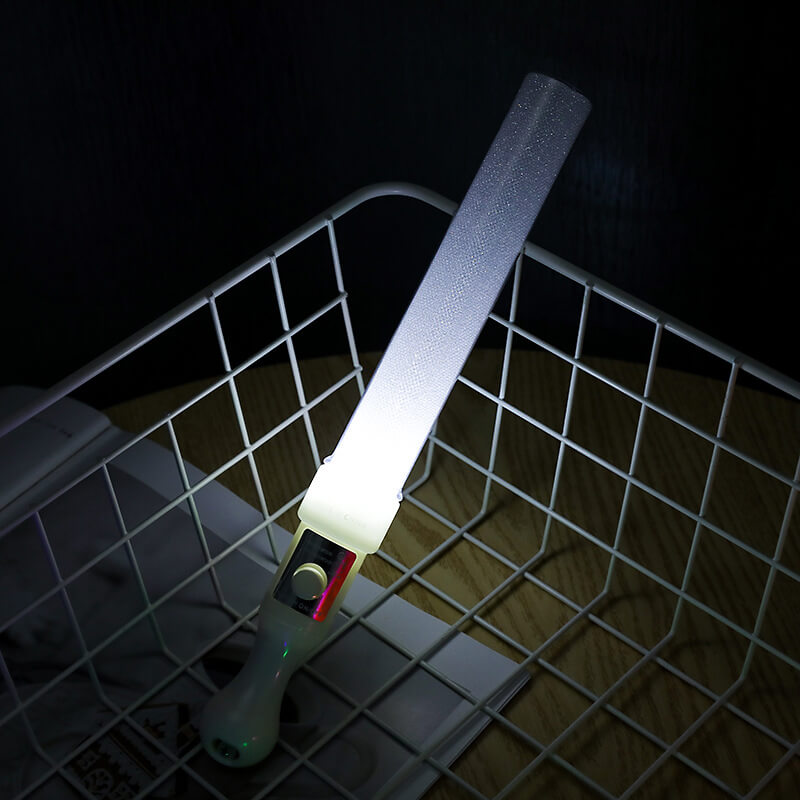 Gậy led cổ vũ kim tuyến trắng 25cm Gậy led cổ vũ kim tuyến trắng 25cm