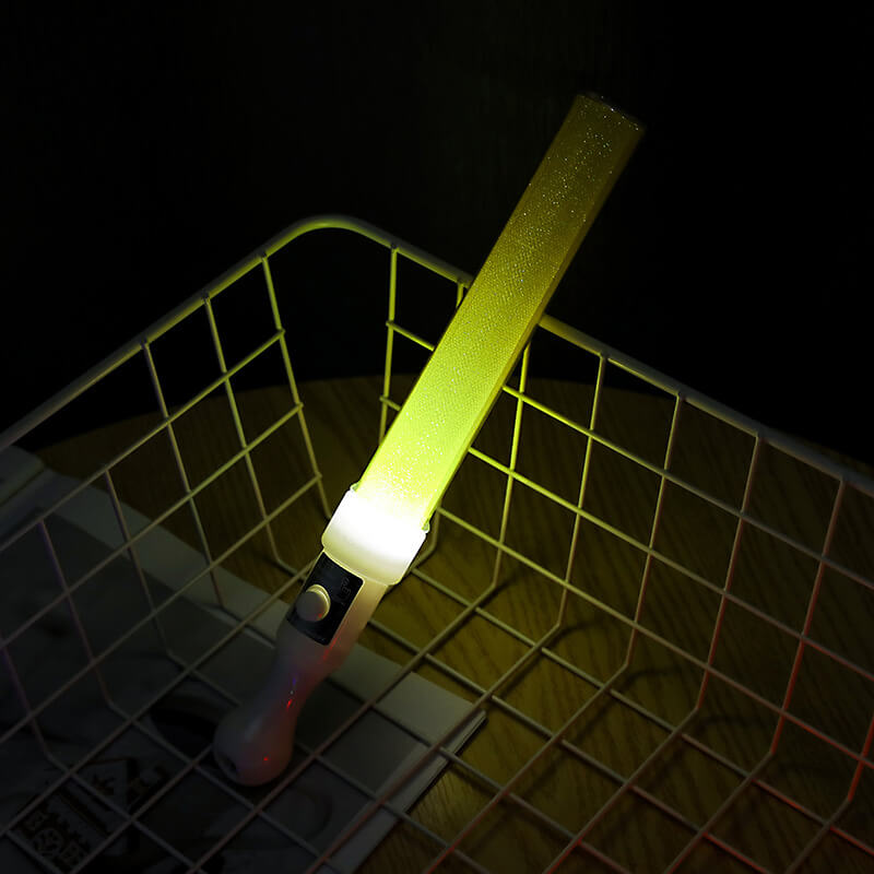 Gậy led cổ vũ kim tuyến vàng 25cm Gậy led cổ vũ kim tuyến vàng 25cm