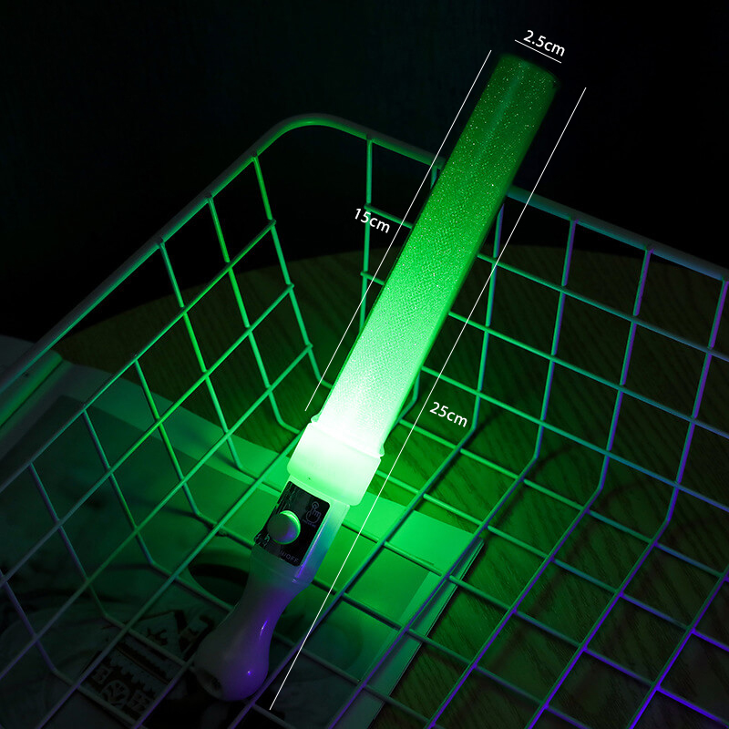 Gậy led cổ vũ kim tuyến xanh lá 25cm Gậy led cổ vũ kim tuyến xanh lá 25cm