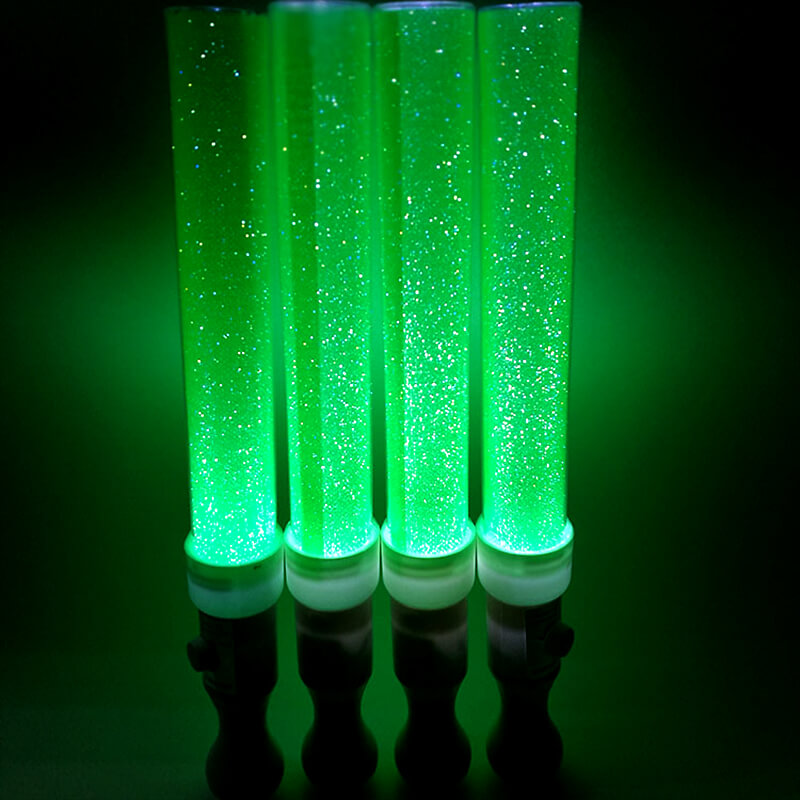 Gậy led cổ vũ kim tuyến xanh lá 25cm Gậy led cổ vũ kim tuyến xanh lá 25cm