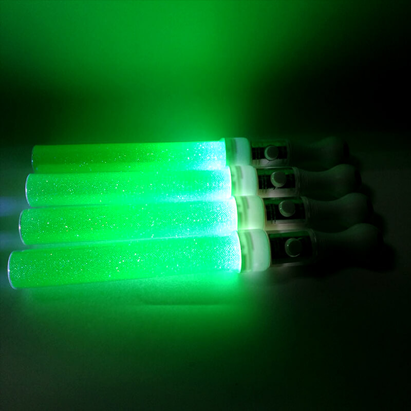 Gậy led cổ vũ kim tuyến xanh lá 25cm Gậy led cổ vũ kim tuyến xanh lá 25cm