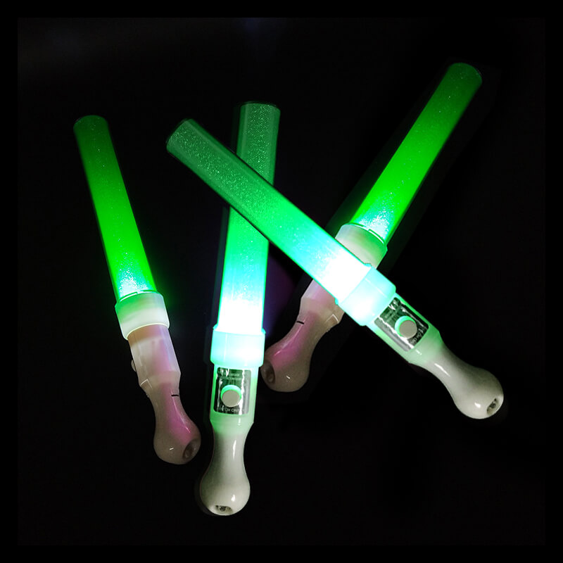 Gậy led cổ vũ kim tuyến xanh lá 25cm Gậy led cổ vũ kim tuyến xanh lá 25cm