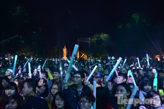 Gậy led cổ vũ xanh lá 1 chế độ phát sáng Gậy led cổ vũ xanh lá 1 chế độ phát sáng