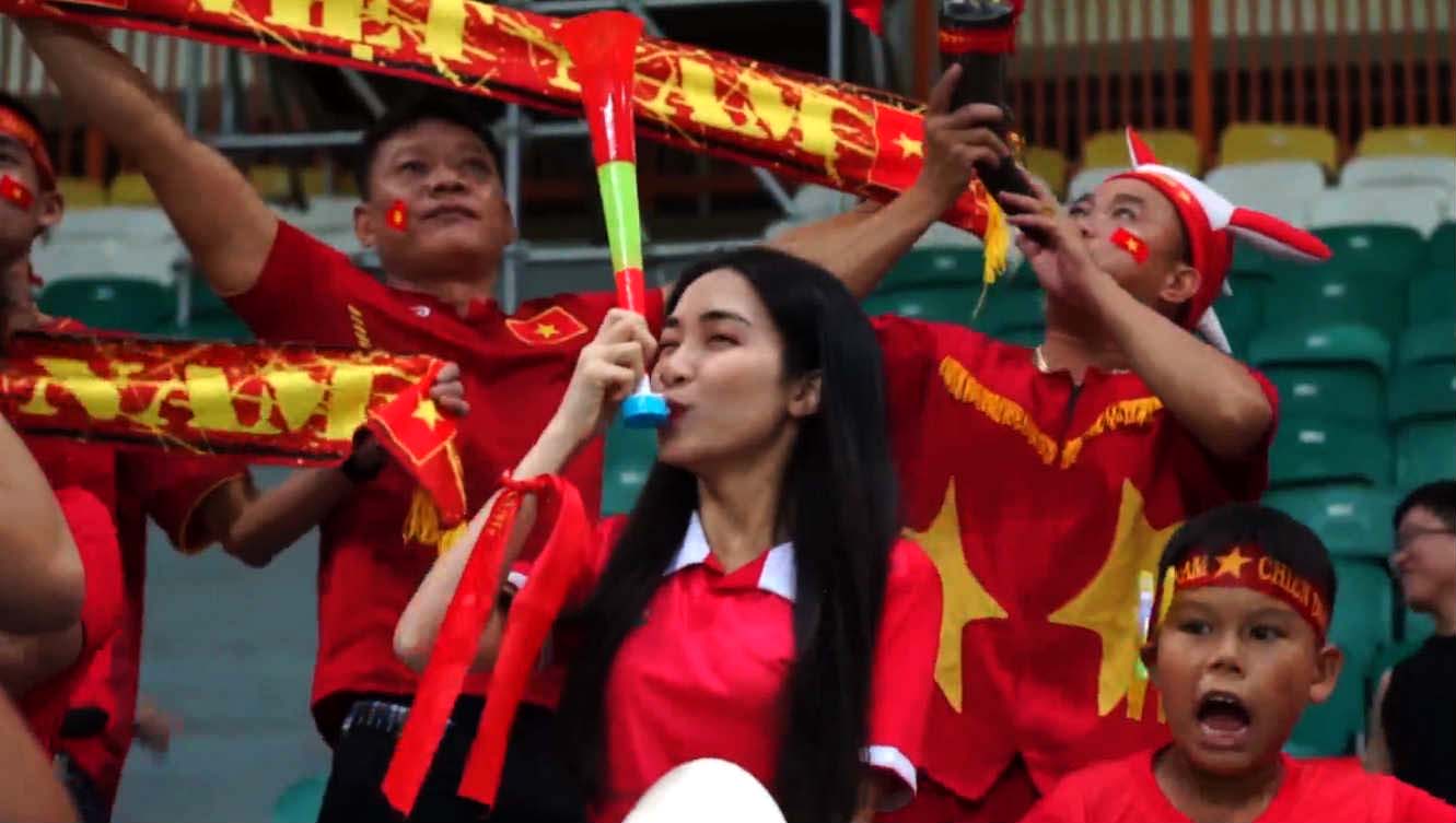 Kèn nhựa cổ vũ bóng đá Kèn nhựa cổ vũ bóng đá