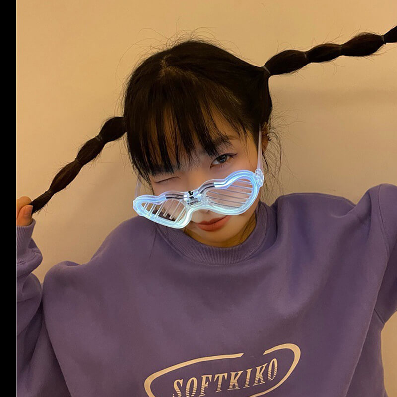 kính đèn led trái tím màu trắng kính đèn led trái tím màu trắng