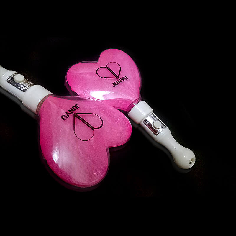 Lightstick hình trái tim hồng dán decal Junvu Lightstick hình trái tim hồng dán decal Junvu