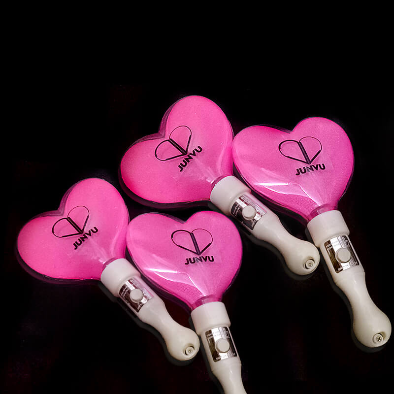 Lightstick hình trái tim hồng dán decal Junvu Lightstick hình trái tim hồng dán decal Junvu