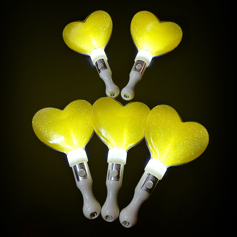 Lightstick hình trái tim phát sáng led vàng Lightstick hình trái tim phát sáng led vàng
