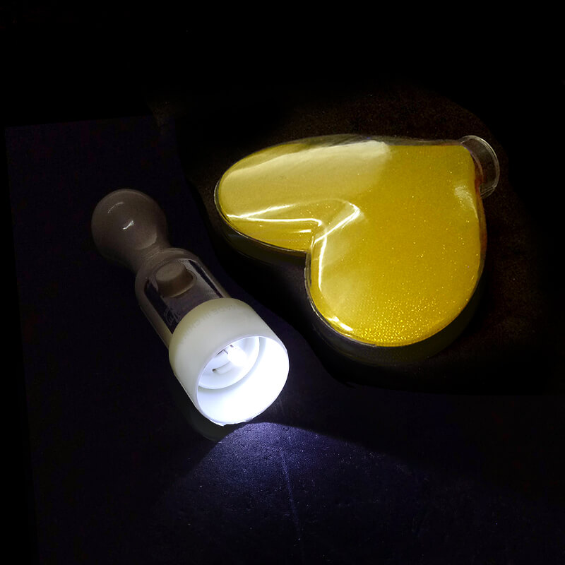 Lightstick hình trái tim phát sáng led vàng Lightstick hình trái tim phát sáng led vàng