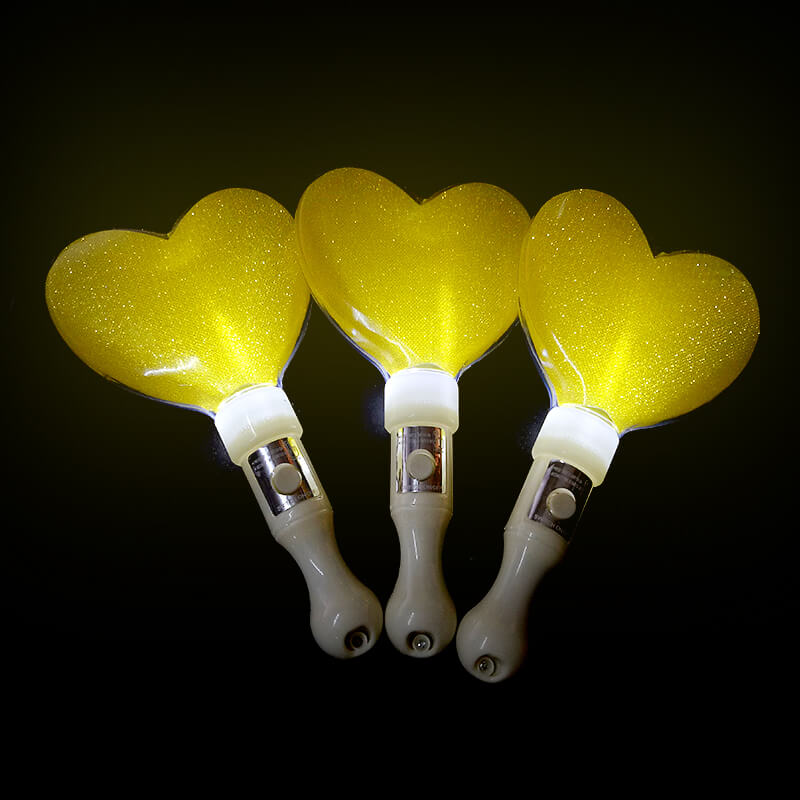 Lightstick hình trái tim phát sáng led vàng Lightstick hình trái tim phát sáng led vàng