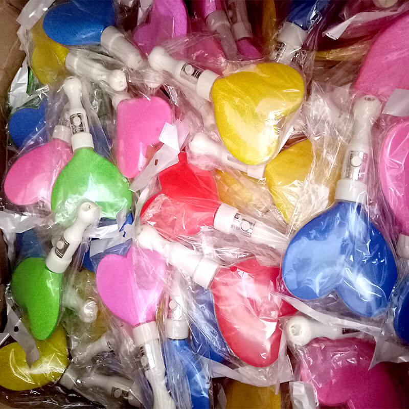 Lightstick hình trái tim phát sáng led vàng Lightstick hình trái tim phát sáng led vàng